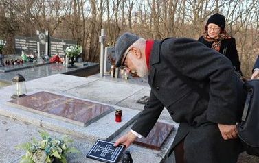 Kolejne symboliczne krzyże powstańcze 17