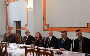 Kolejne symboliczne krzyże powstańcze 28