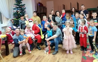 Zdjęcie grupowe wszystkich uczestnik&oacute;w spotkania.