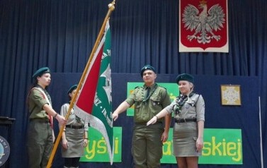 Nowi instruktorzy podczas przysięgi.