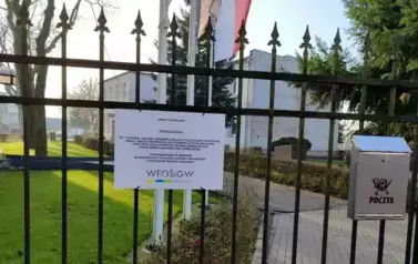 Tablica informacyjna o projekcie.