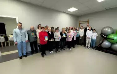 duża grupa os&oacute;b 