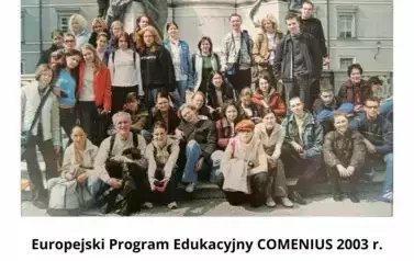 duża grupa młodzieży 