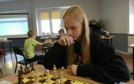 dziewczyna szachownica