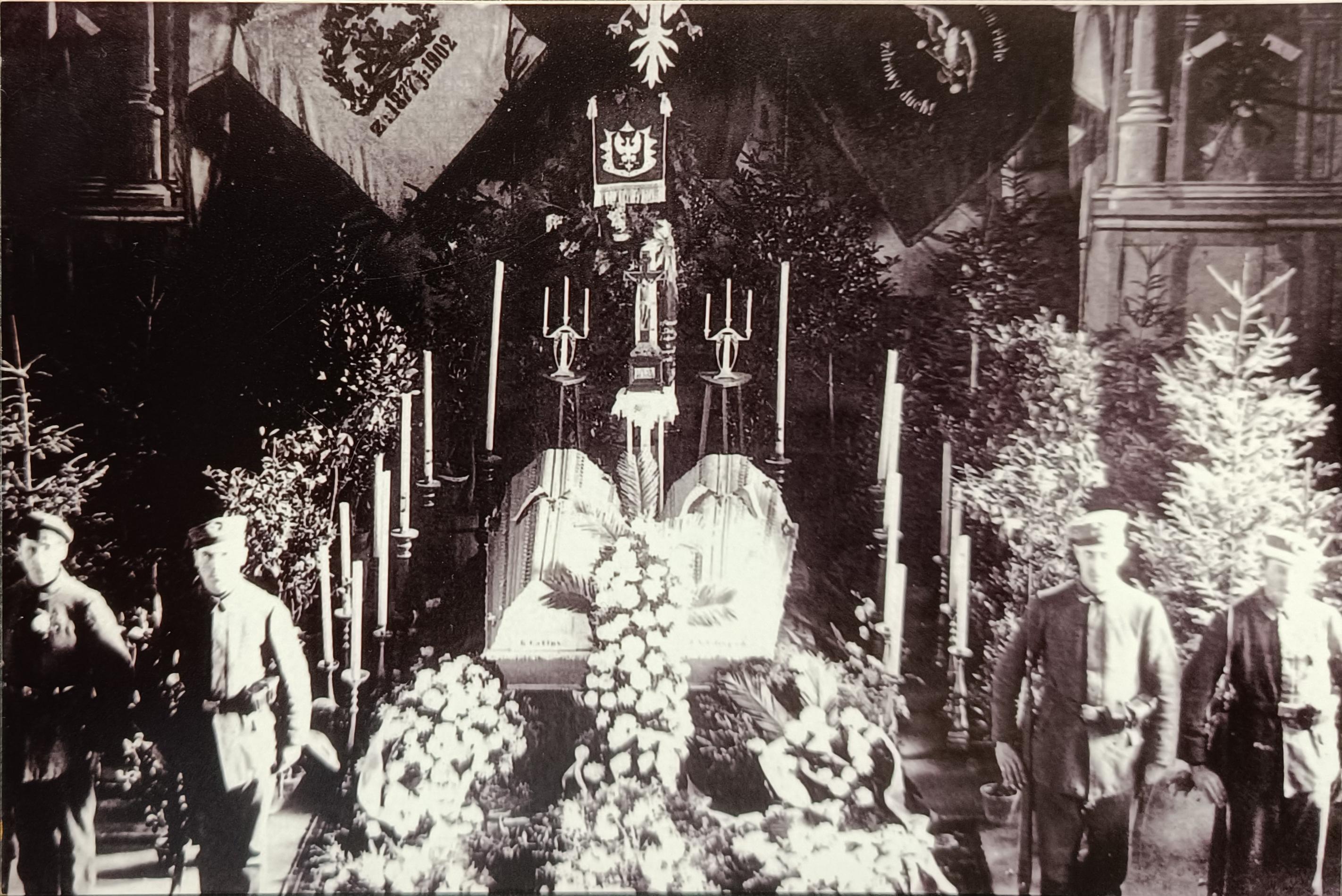 Pogrzeb_powstańc&oacute;w_wielkopolskich_w_kaplicy_św-_Ducha,_9_stycznia_1919_rok-