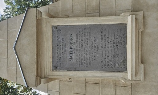 Zdjęcie do 100 lat temu prymas August Hlond odwiedził Trzemeszno. Historyczna tablica odzyska dawny blask!